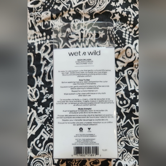 FREE Wet n Wild Eyelash Curler - Picture 3 of 3